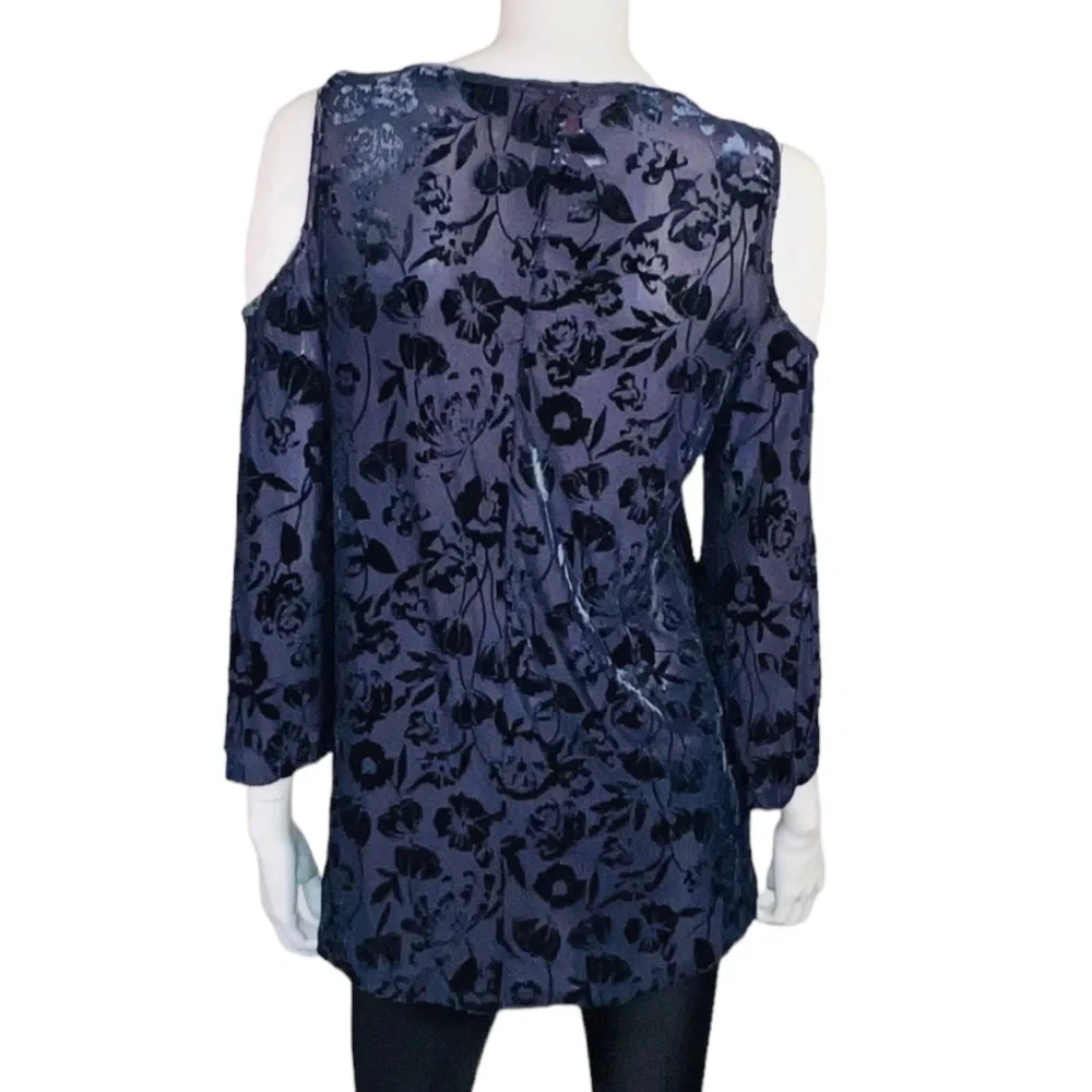 4/$40‎ Sunny Leigh Open Shoulder Velvet Floral Print Long Sleeve Blue Tunic